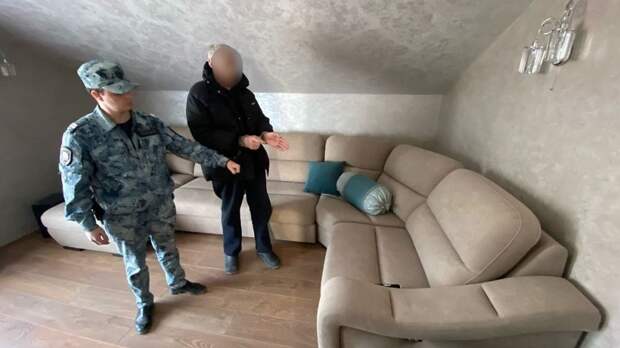 Показал цветы и заманил в дом: севастопольца будут судить за то, что он развращал 10-летнюю девочку