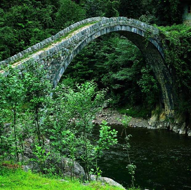 Старинные загадочные мосты со всего мира - 40 фото - 27