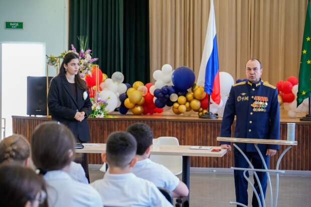 Ветеран БОЕВОГО БРАТСТВА, участник СВО встретился с учащимися 19-го лицея города Майкопа