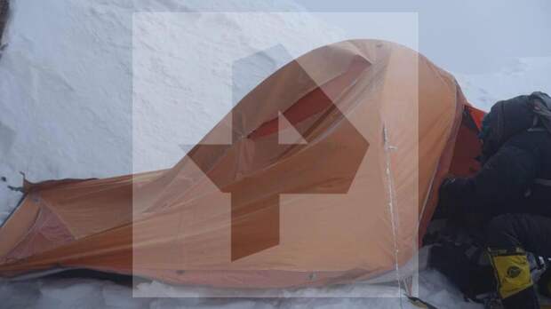 Палатка в которой оставили Наталью Наговицыну порвал сильный ветер. Фото: ren.tv