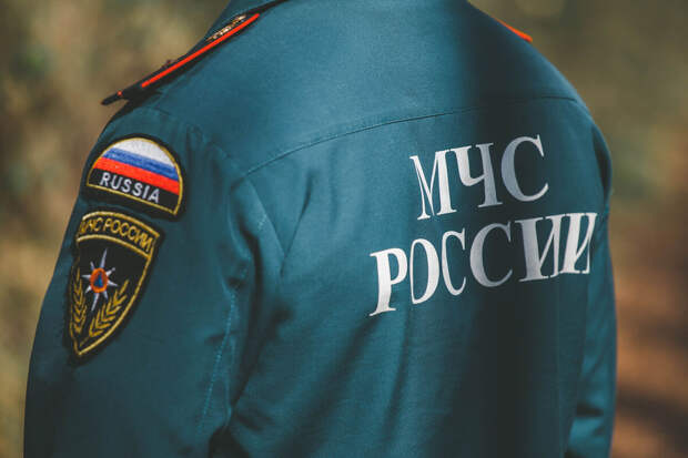 В Екатеринбурге неизвестные бросили в квартиру мужчины армейскую дымовую шашку