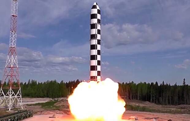 Межконтинентальная баллистическая ракета "Сармат" Снимок с видео/Пресс-служба Минобороны РФ/ТАСС