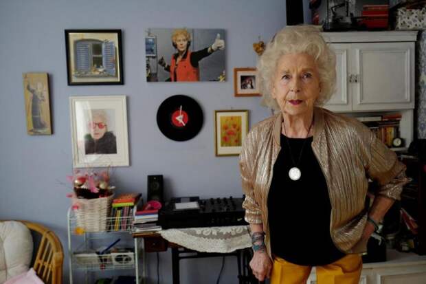 80-летняя бабуля-диджей зажигает на клубных вечеринках