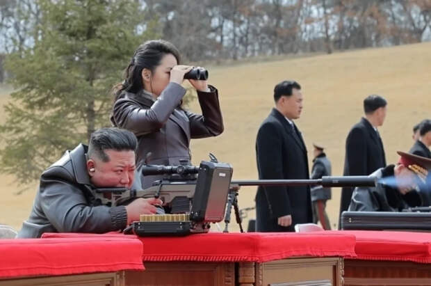 Ким Чен Ын с дочерью прокатился на танке во время военных учений