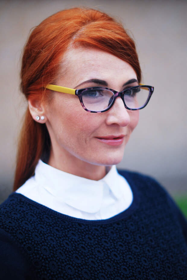 Preppy style with readers (