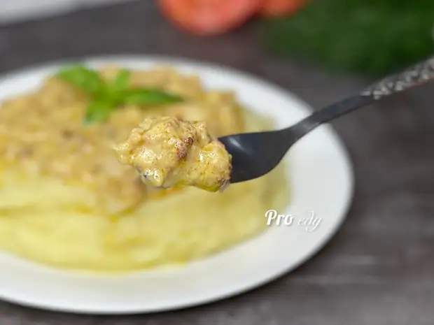 Люблю простые, понятные рецепты, из доступных продуктов. Часто их готовлю на обед либо ужин. Один из таких рецептов давно полюбился моей семье. Сегодня приготовлю блюдо немецкой кухни —шнельклопс.-8