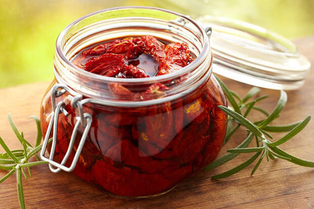 Невероятно вкусные вяленые помидоры по-итальянски. Невозможно оторваться! Невероятно вкусные вяленые помидоры по-итальянски. Невозможно оторваться!