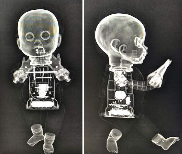 Кукла на рентгене выглядит зловеще