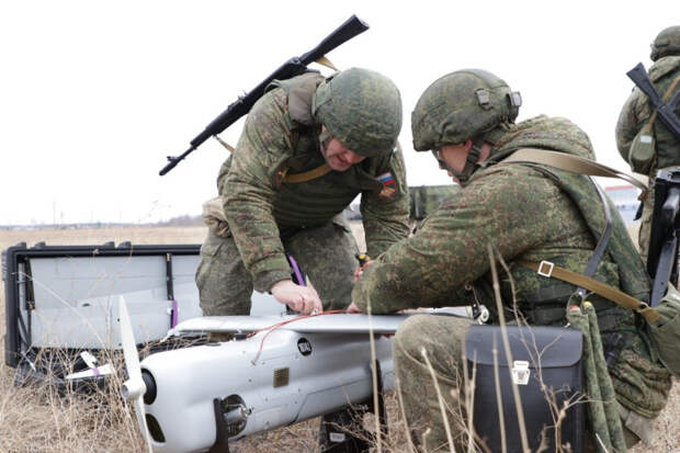 Российские военные оборудовали полевую лабораторию по модернизации дронов в зоне СВО