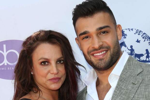 Бывший муж Бритни Спирс обнажил торс для съемок в журнале