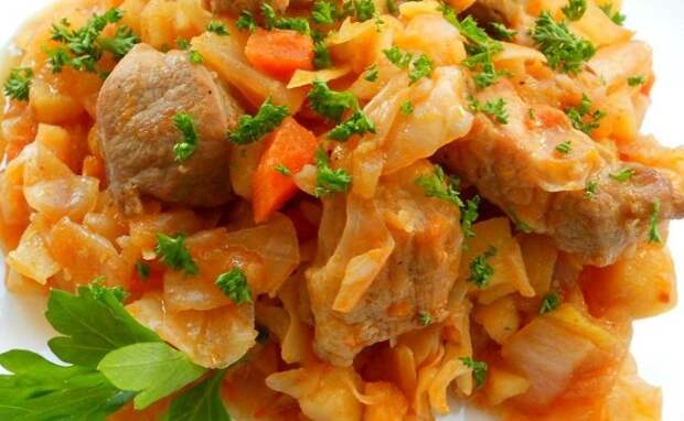 Мясное рагу с капустой в мультиварке