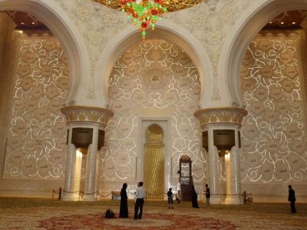 Стена Киблы в Мечети шейха Зайда. / Фото: www.cheaptravelinsurance.info Стена Киблы в Мечети шейха Зайда Фото wwwcheaptravelinsuranceinfo