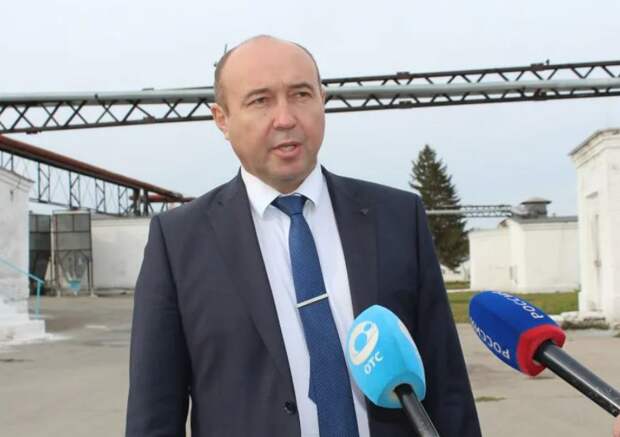 "На каком основании?". Женщина, у которой уничтожили 200 голов скота, прорвалась к министру сельского хозяйства, но он предпочел убежать