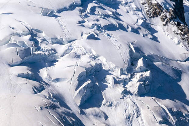 Турист отправился кататься на лыжах в Европу и был погребен под снежной лавиной