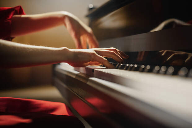 PLOS: мурашки от стихов и музыки объяснили генетикой