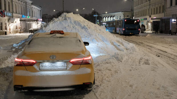 В России вновь хотят ограничить цены на такси во время непогоды