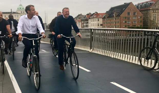 Картинки по запросу "Президент РФ и премьер-министр на велосипедной прогулке"