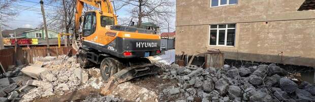 Незаконную хозяйственную постройку снесли в Алматы