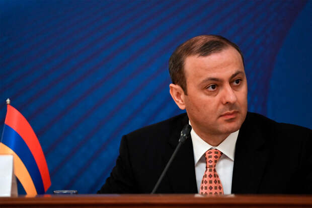 Секретарь Совбеза Армении Григорян обвинил РФ в сдаче Карабаха Азербайджану