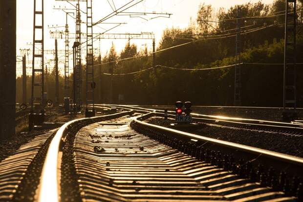 На железной дороге в Петербурге подожгли два релейных шкафа