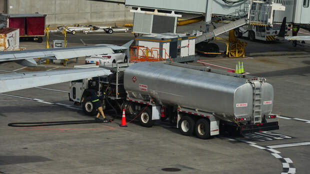 Цены на авиатопливо в Европе достигли рекордных $1,9 тыс. за тонну