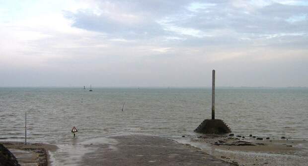 Тонущая дорогая, которая дважды за сутки уходит под воду