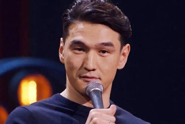 Комик Нурлан Сабуров выступит в Риге за 25 тысяч евро и шоколадки Ritter Sport