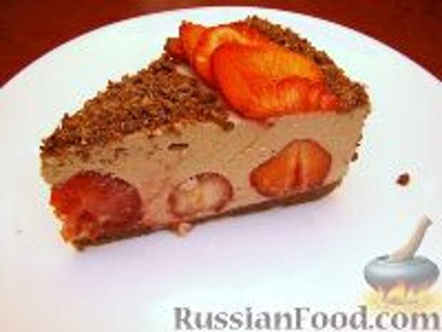 Фото к рецепту: Творожный торт с шоколадом и клубникой