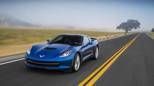 2014 Corvette C7. Многие предыдущие модели от Corvette заставляли забыть, насколько они были неудобны и плохо управляемы. C7 другая – эта машина комфортна, дружелюбна и может разогнаться до скорости, которая вам в общем-то и не нужна.