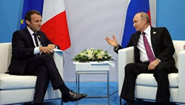 Владимир Путин и президент Франции Эммануэль Макрон. Архивное фото