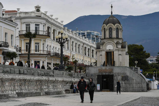 Глава Ялты Павленко заявила, что местное побережье накрыл шторм