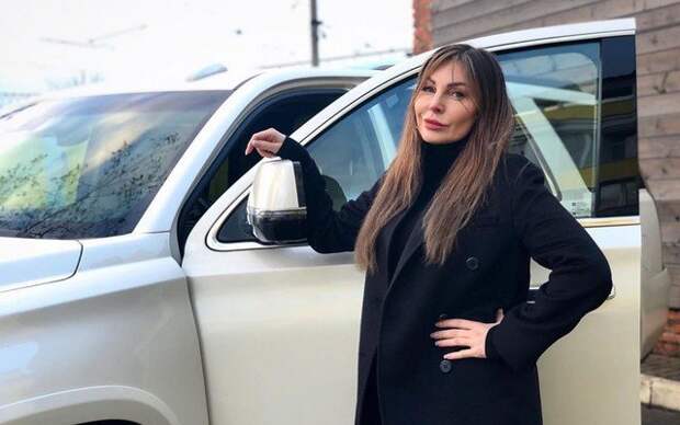 Наталья Бочкарева продает машину, после скандальной истории с наркотиками.