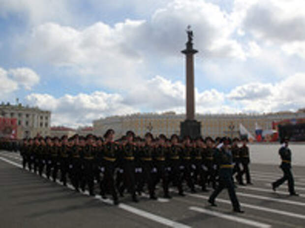Военные во время парада в Санкт-Петербурге 9 мая 2017 года