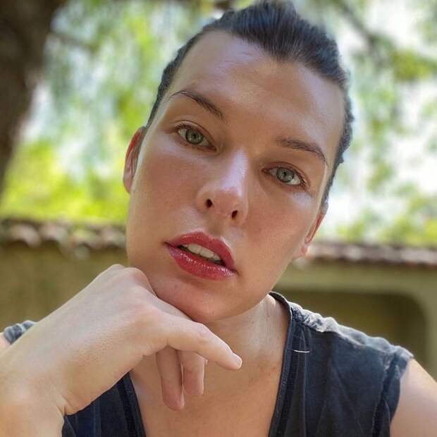 «Сколько младенцев будет найдено на помойках?»: Милла Йовович об отмене конституционного права на аборт