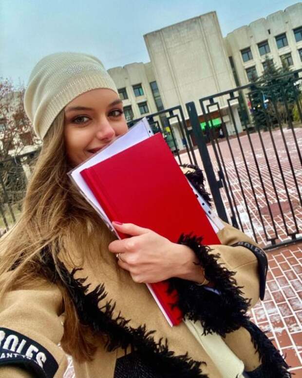 Александра Кучеренко получила красный диплом