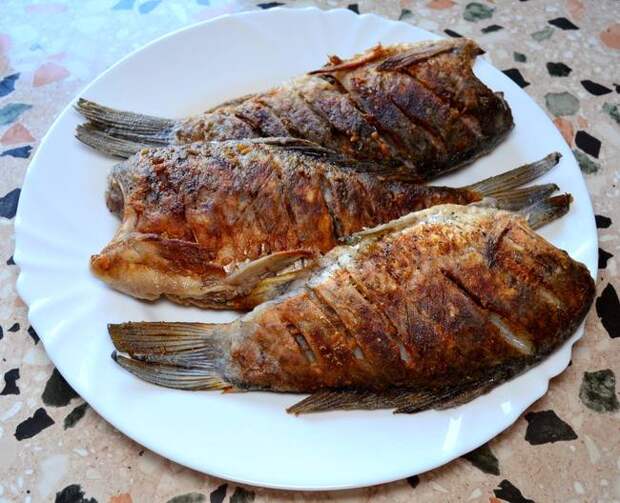 Как вкусно и быстро пожарить карася: готово!