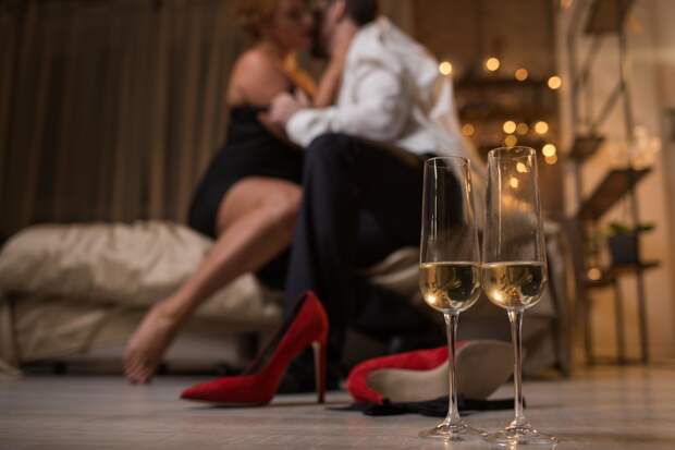 Мужчин и женщин предупредили об опасном предновогоднем всплеске сексуальности