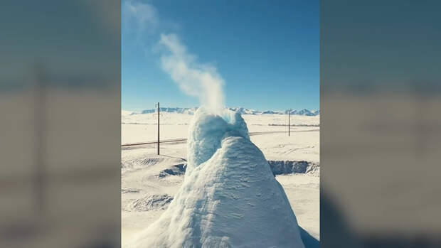 Чудо природы: 14 метровый ледяной вулкан вырос в степи Казахстана