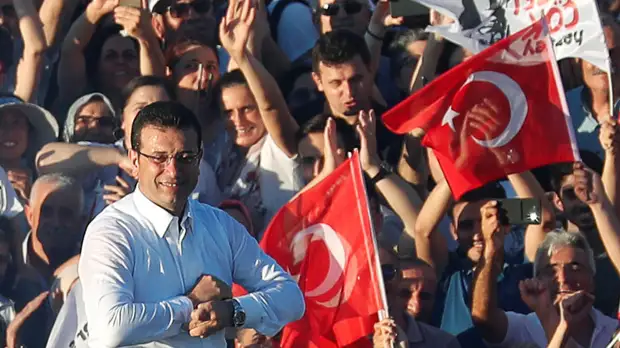 У мэра Стамбула выявили коронавирус