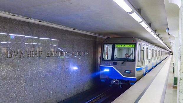 Движение поездов на участке серой ветки метро Москвы приостановлено