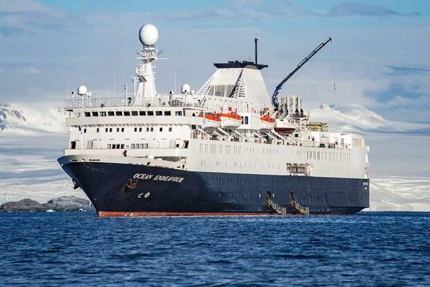 Bild: Дания для размещения солдат отправила в Гренландию советское судно