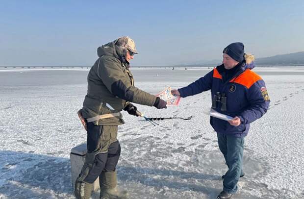 Прочного льда не осталось в акваториях Приморья – МЧС