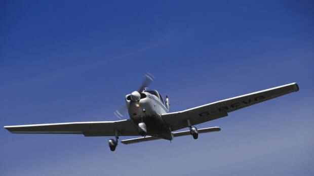 Легкомоторный самолёт упал на жилые дома в Аризоне