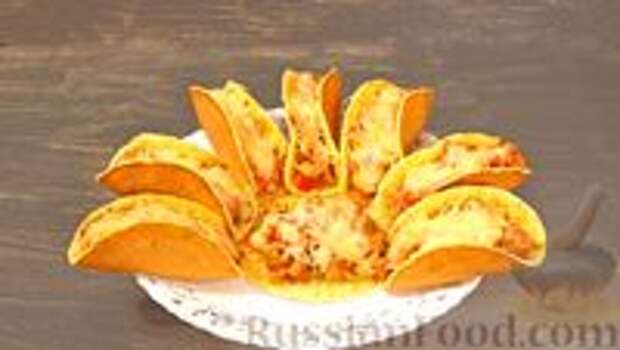 Фото к рецепту: Панкейки а-ля такос: кукурузные лепёшки с мексиканской начинкой
