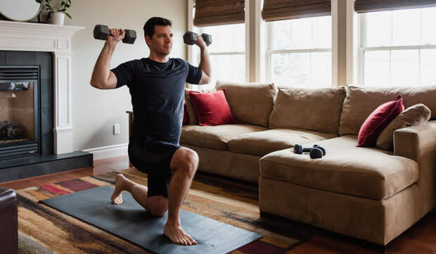 Комплекс упражнений с гантелями для мужчин — на все группы мышц дома
