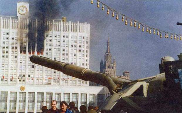 21 сентября 1993 Ельцин, при поддержке США, совершил государственный вооружённый переворот в России