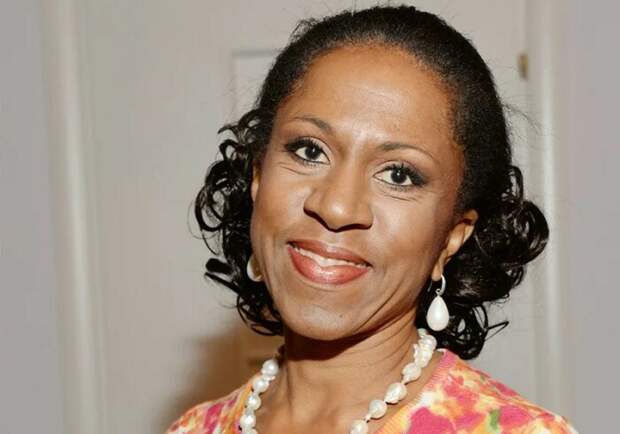 «Там были Маркс и Ленин»: как дочь африканского принца стала звездой «Про это», а наследство получила в виде томов коммунистических вождей