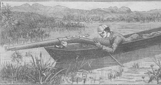 Охотник в лодке с пунтовым ружьём. Источник изображения: twipu.com 