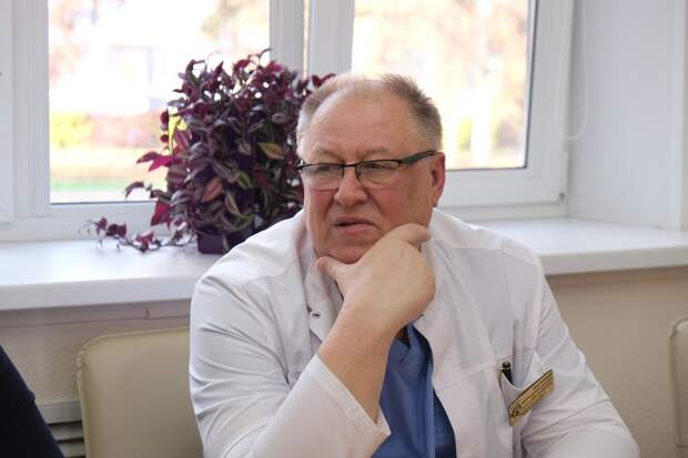 Специалисты Челябинской детской клинической больницы собираются в командировку на территорию ДНР для проведения профосмотров и лечения местных детей. Среди них педиатры, невролог, детский хирург, психолог, психиатр, офтальмолог, врач-лаборант, врач ультразвуковой диагностики и медицинские сестры. Возглавит команду главврач ЧОДКБ и главный педиатр областного минздрава Галина Киреева. Сама командировка будет длиться один месяц.