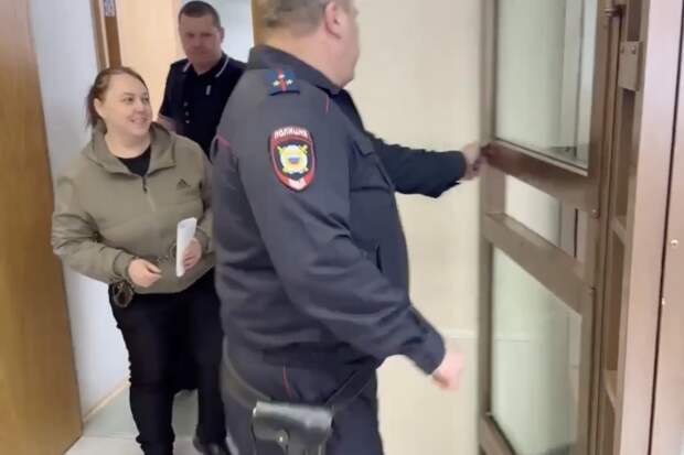 Инспектор МЧС России торговала правами на лодки и катера